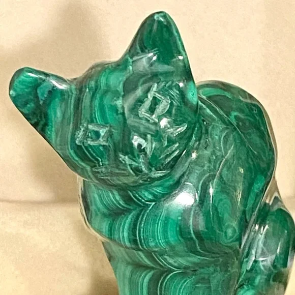 Natural Green Malachite Hand Carved Cat Gemstone Decor - Picture 4 of 8